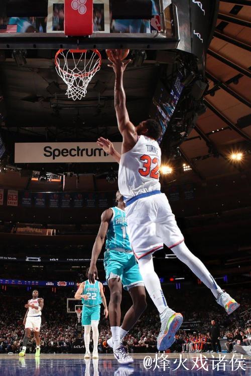 唐斯27+16助尼克斯终结黄蜂7连败 雷霆狂胜猛龙